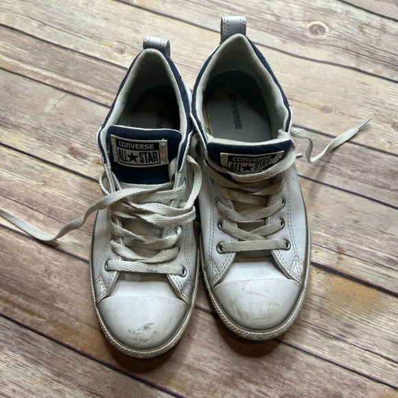 Converse All Star White Leather Women's Size 5 Low Tops Black Tongue Sneakers - Picture 2 of 7